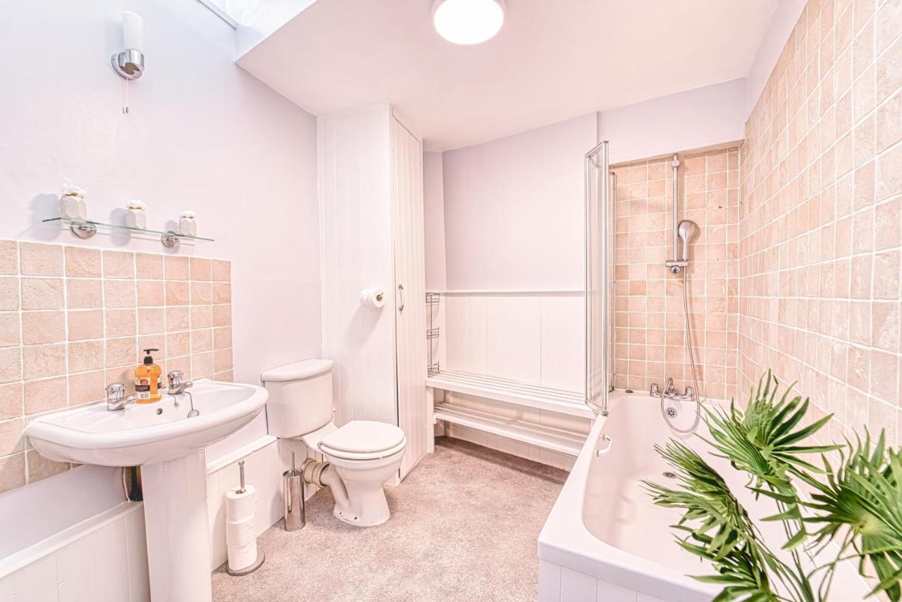The Stylish Gem Of Bath - Football Table - Sleeps 10 المظهر الخارجي الصورة